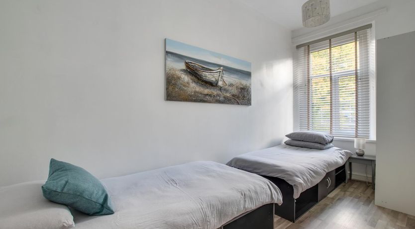 Photo of 3 Bed in Cardiff
