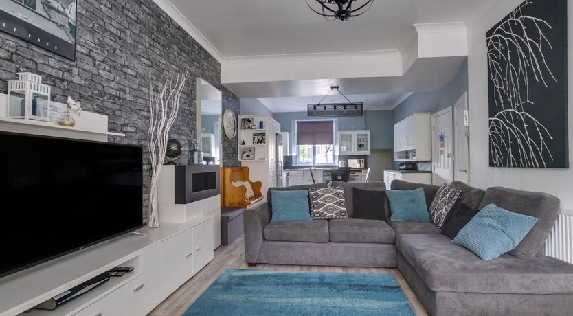 Photo of 3 Bed in Cardiff