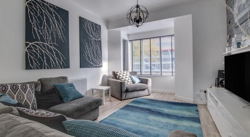 Photo of 3 Bed in Cardiff