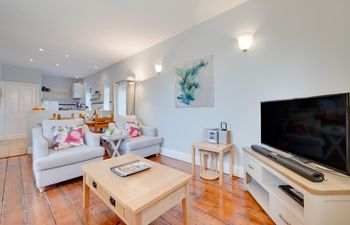 2 Bed in Beer Holiday Home