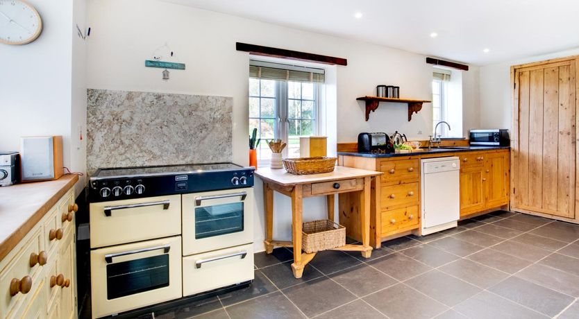 Photo of 4 Bed in St. Issey