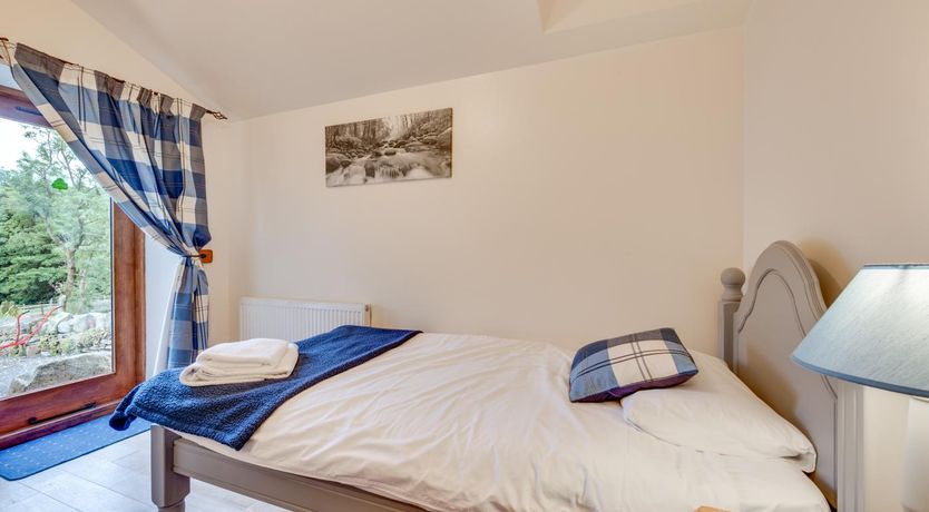 Photo of 4 Bed in Llanarmon Dyffryn Ceiriog