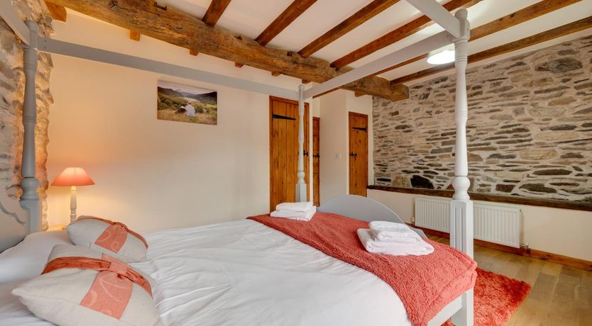 Photo of 4 Bed in Llanarmon Dyffryn Ceiriog