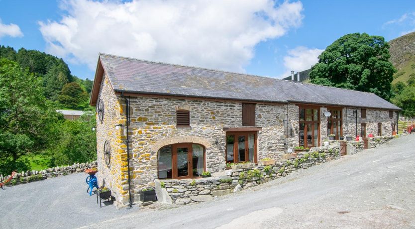 Photo of 4 Bed in Llanarmon Dyffryn Ceiriog