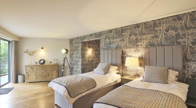 Photo of 6 Bed in Lavenham