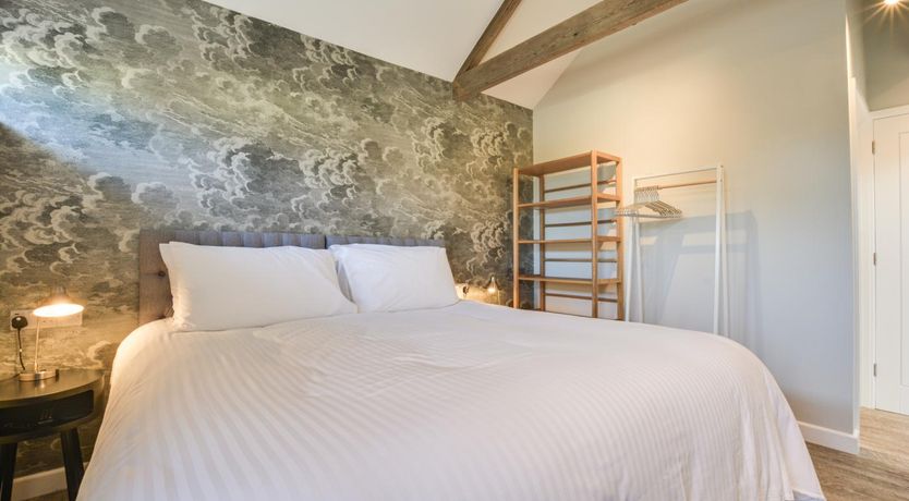 Photo of 1 Bed in Mitchell