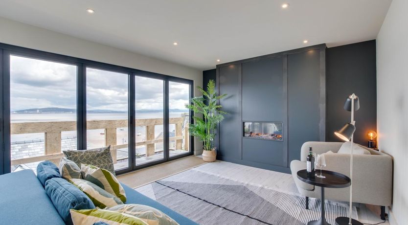 Photo of 4 Bed in Mumbles