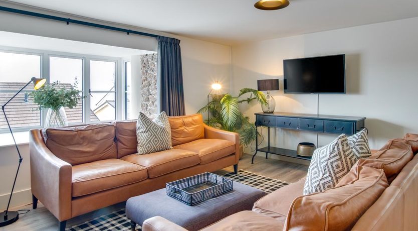 Photo of 4 Bed in Mumbles