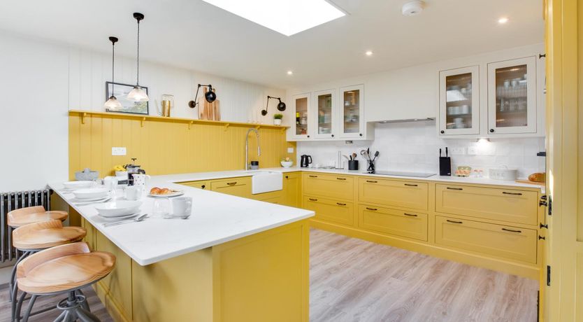 Photo of 4 Bed in Mumbles