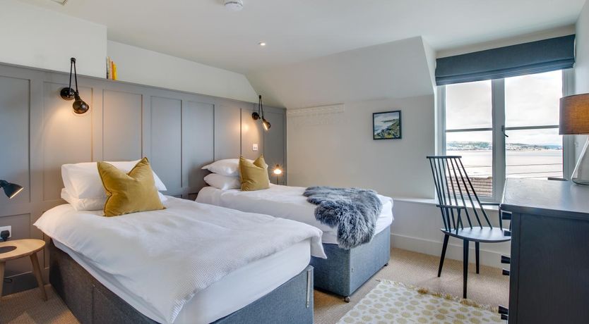 Photo of 4 Bed in Mumbles