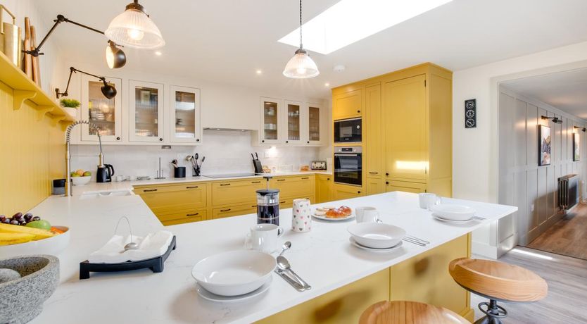 Photo of 4 Bed in Mumbles