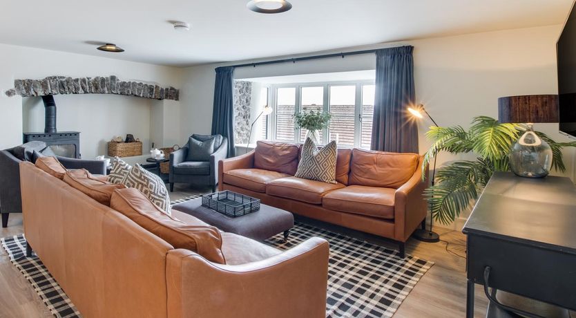 Photo of 4 Bed in Mumbles