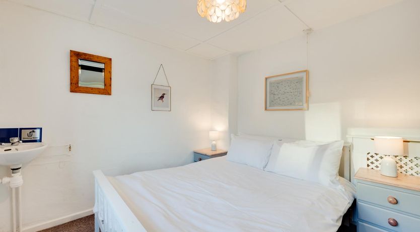 Photo of 4 Bed in Beer