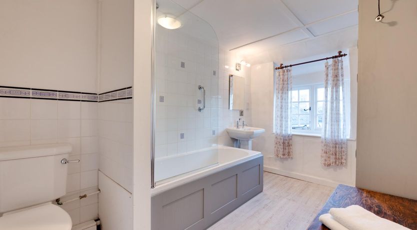 Photo of 4 Bed in Beer