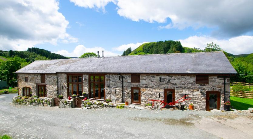 Photo of 4 Bed in Llanarmon Dyffryn Ceiriog