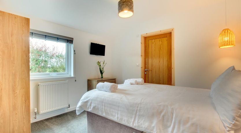Photo of 2 Bed in St. Eval