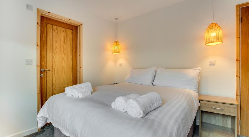 Photo of 2 Bed in St. Eval
