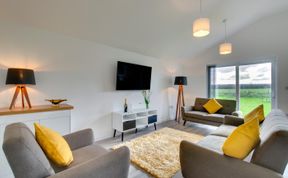 Photo of 2 Bed in St. Eval