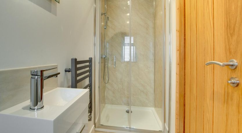 Photo of 2 Bed in St. Eval