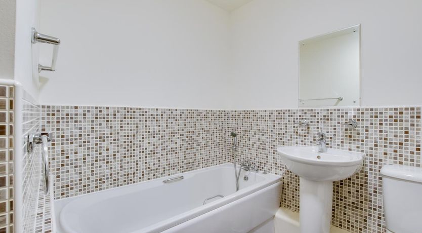 Photo of 4 Bed in Marina