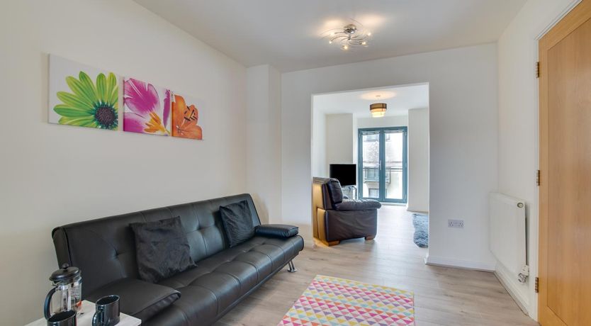 Photo of 4 Bed in Marina