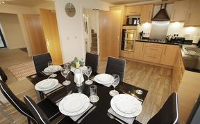 Photo of 4 Bed in Marina