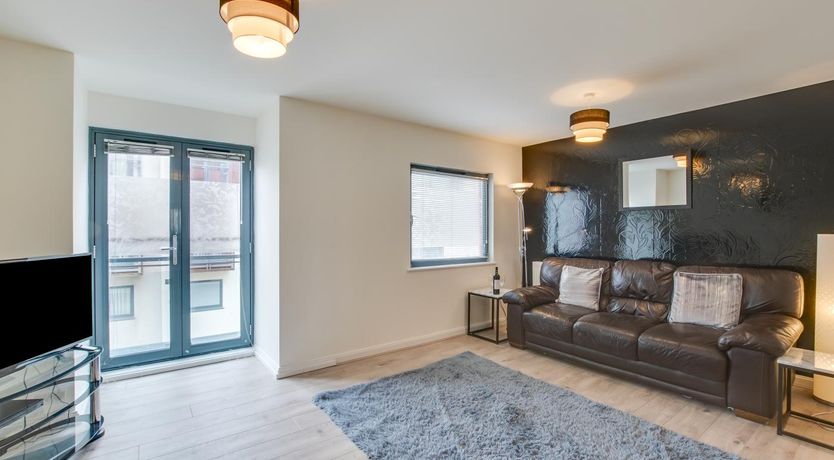 Photo of 4 Bed in Marina