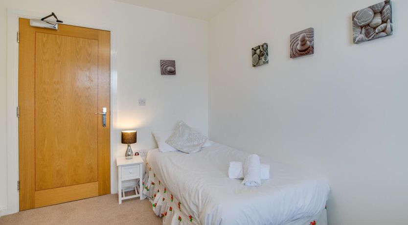 Photo of 4 Bed in Marina