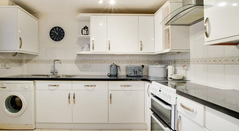 Photo of 3 Bed in Wyke Regis