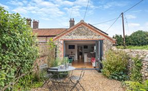 Photo of 2 Bed in Holt