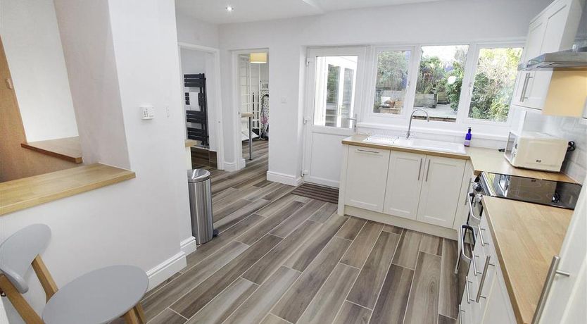 Photo of 4 Bed in Mumbles
