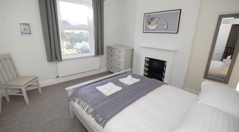 Photo of 4 Bed in Mumbles