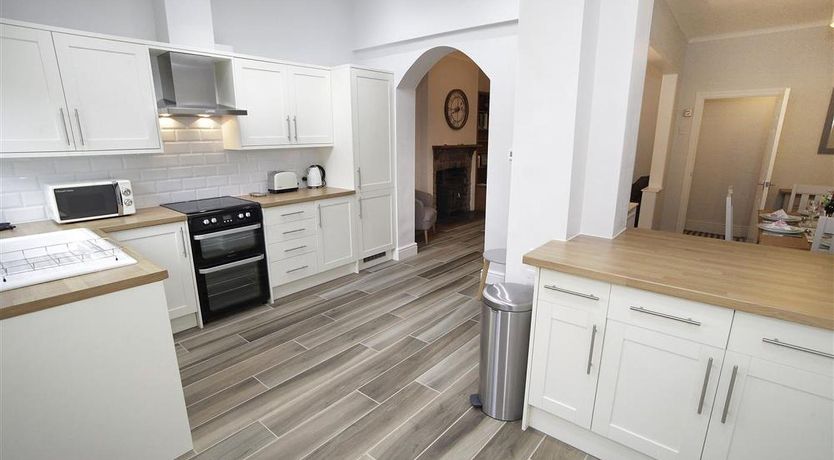 Photo of 4 Bed in Mumbles