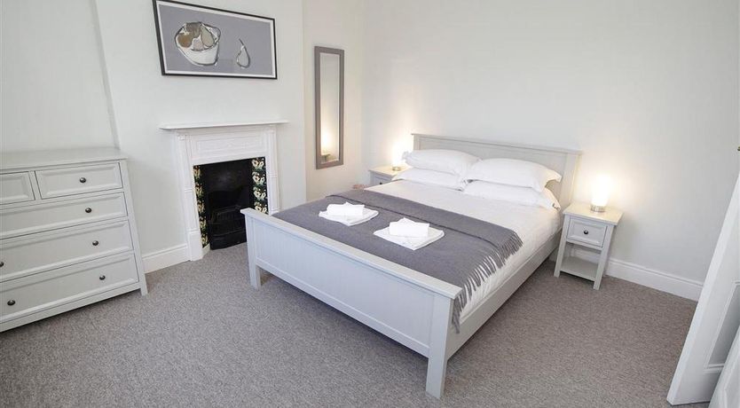 Photo of 4 Bed in Mumbles