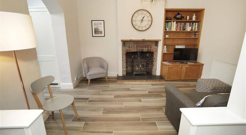 Photo of 4 Bed in Mumbles