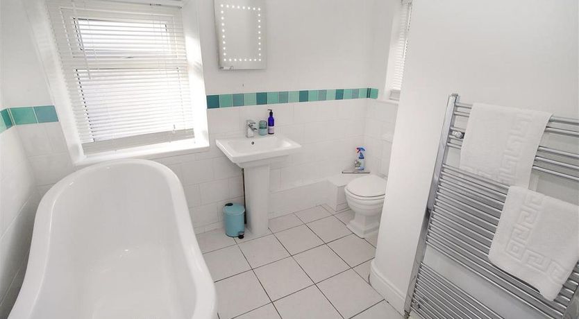 Photo of 4 Bed in Mumbles