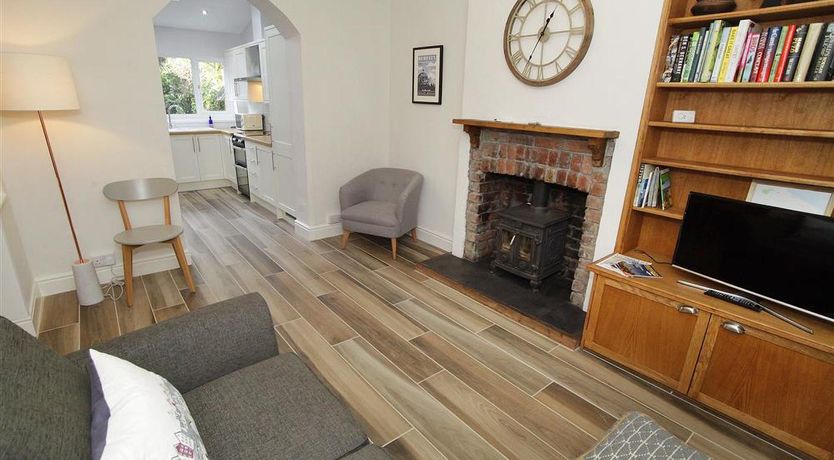 Photo of 4 Bed in Mumbles