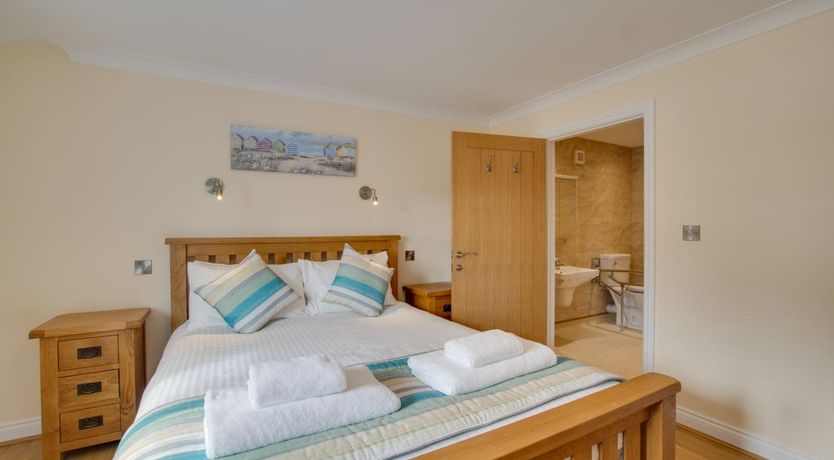 Photo of 3 Bed in Port Eynon