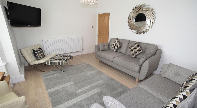 Photo of 4 Bed in Mumbles