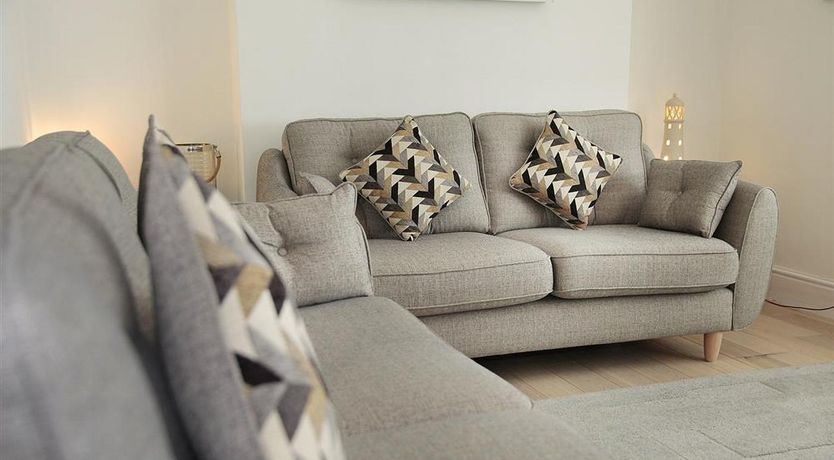 Photo of 4 Bed in Mumbles