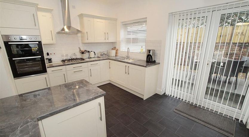 Photo of 4 Bed in Mumbles