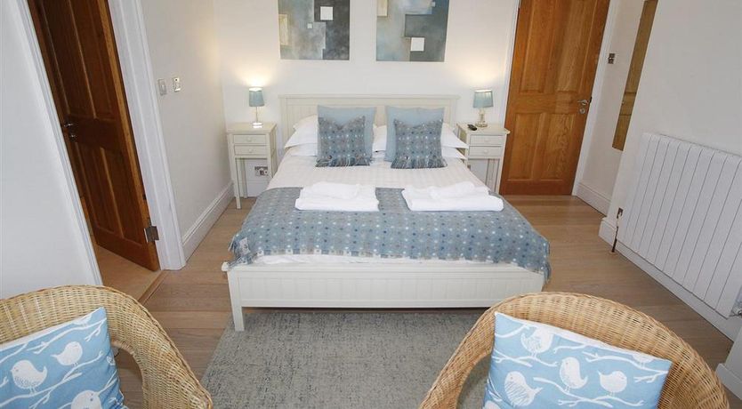 Photo of 4 Bed in Mumbles