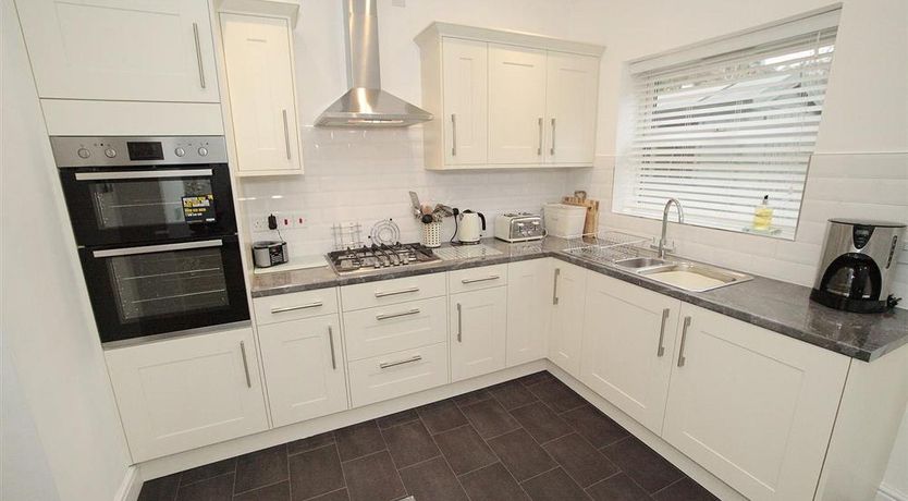 Photo of 4 Bed in Mumbles