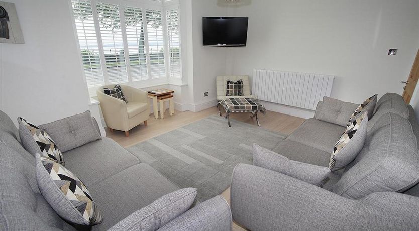 Photo of 4 Bed in Mumbles