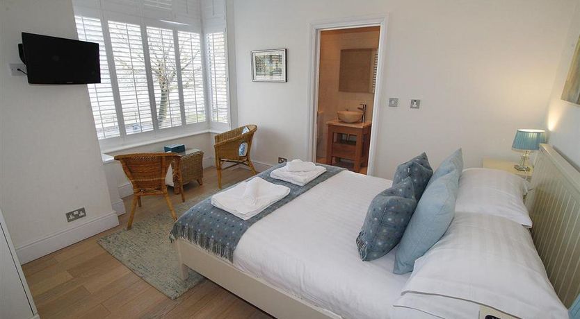 Photo of 4 Bed in Mumbles