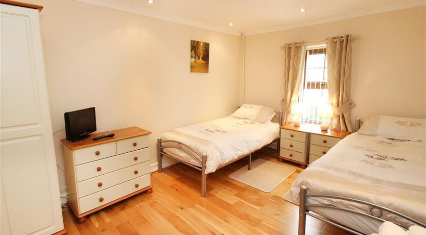 Photo of 5 Bed in Mumbles