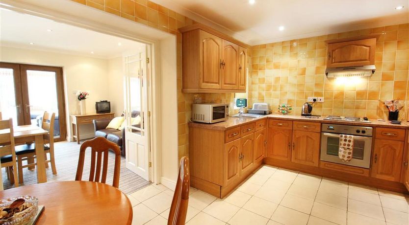 Photo of 5 Bed in Mumbles