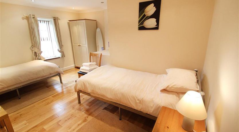 Photo of 5 Bed in Mumbles