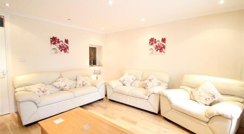 Photo of 5 Bed in Mumbles