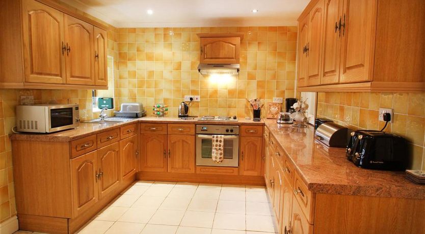 Photo of 5 Bed in Mumbles